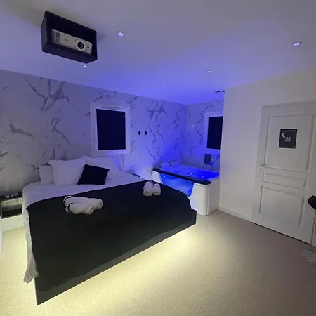 De Luxe, Balneo, Vue & Lit Suspendu Lägenhet *