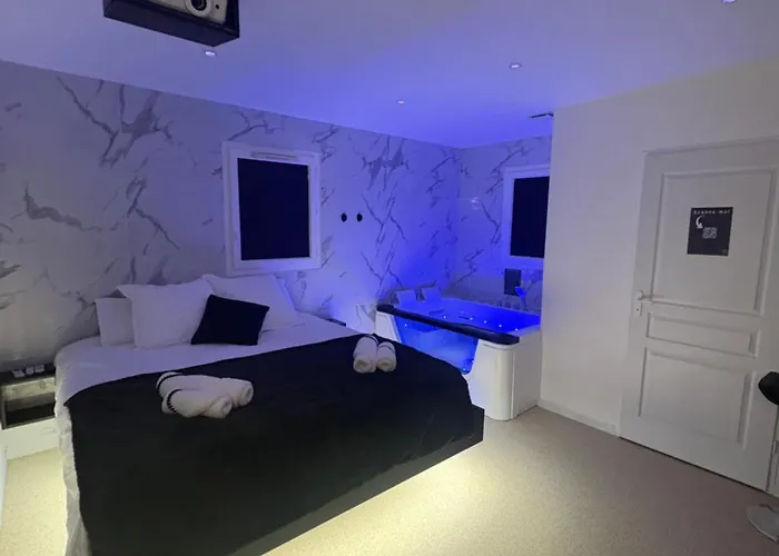 De Luxe, Balneo, Vue & Lit Suspendu Apartment *